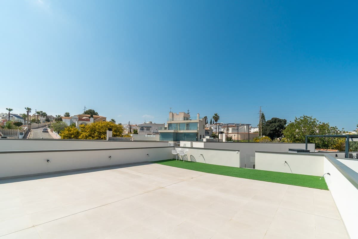 Vrijstaande Villa met 3 slaapkamers in Orihuela Costa - 28