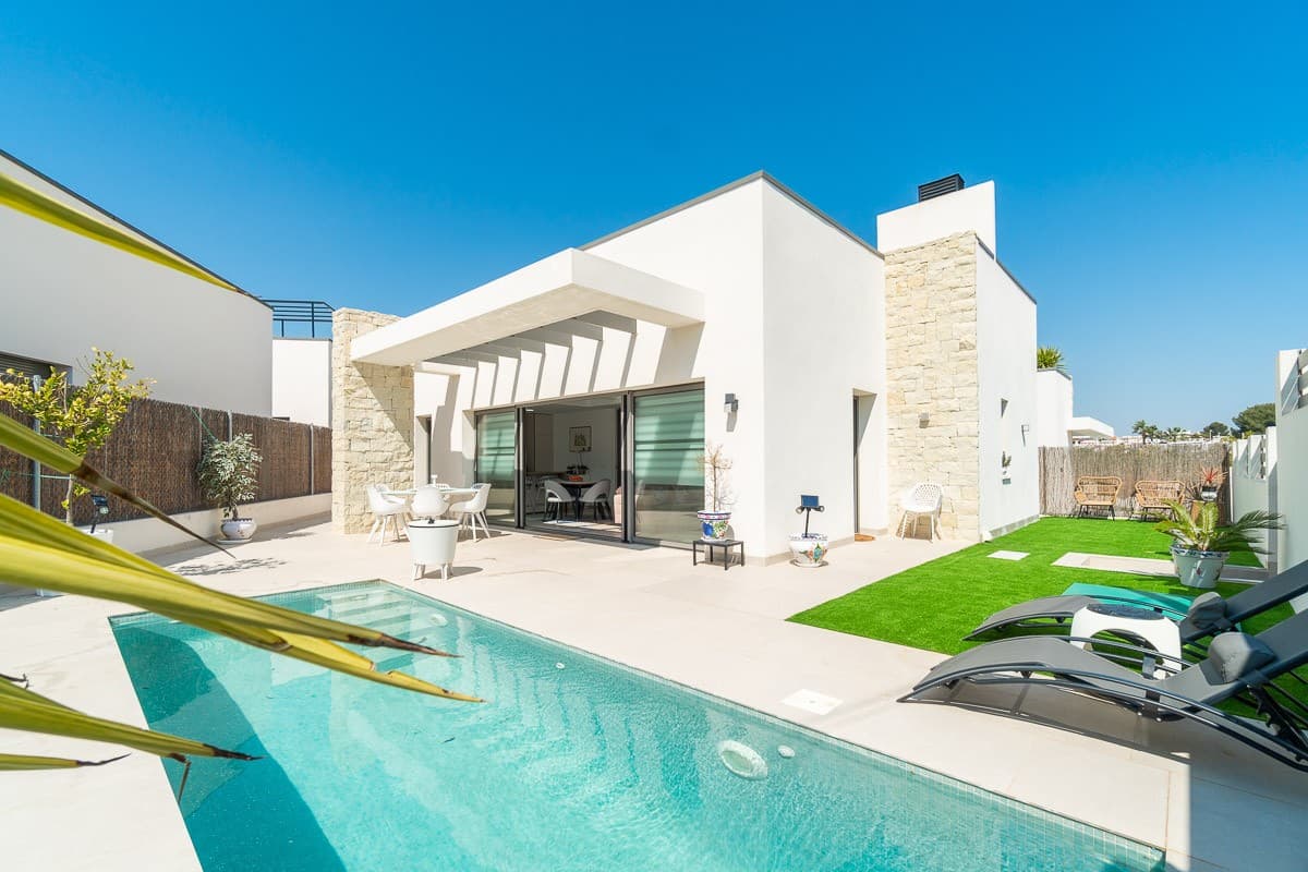 Vrijstaande Villa met 3 slaapkamers in Orihuela Costa - 30