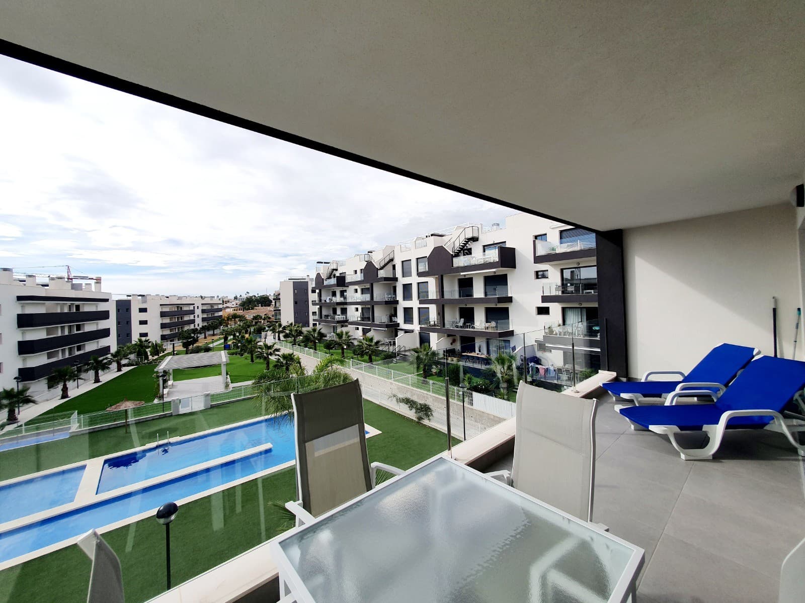 2 bed Middle Floor Apartment in Orihuela Costa - 14