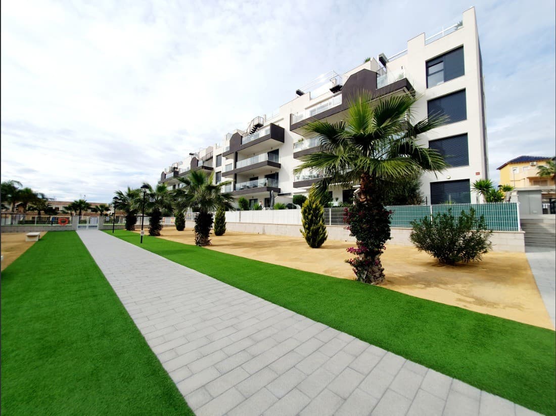 2 bed Middle Floor Apartment in Orihuela Costa - 25