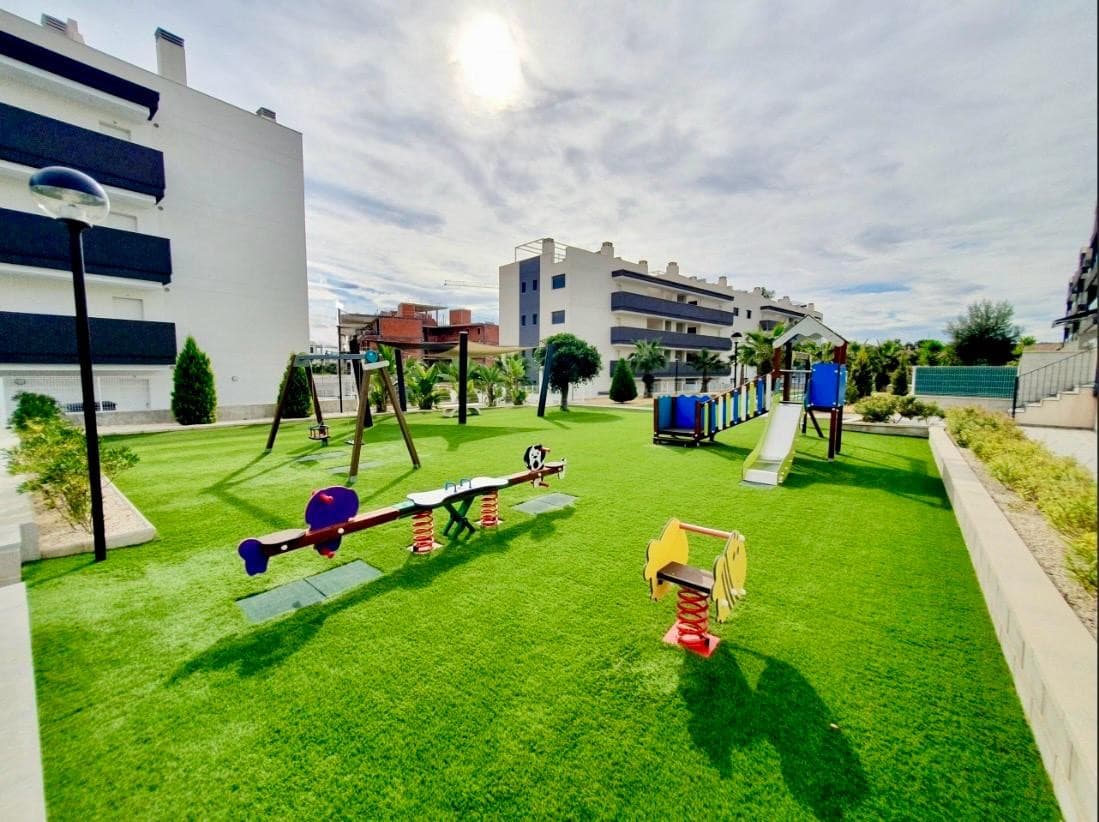 2 bed Middle Floor Apartment in Orihuela Costa - 23