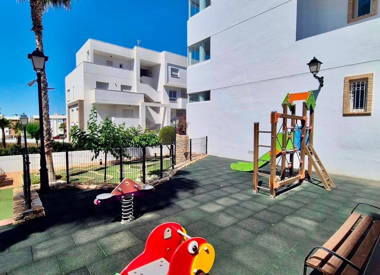 Apartamento Planta Media de 2 dormitorios en Orihuela Costa - 37