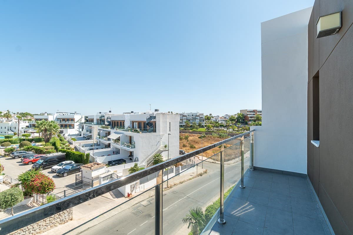 3 bed Penthouse in Villamartin - 47