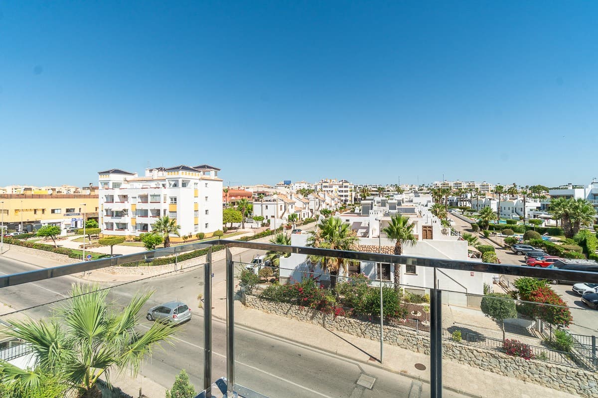 3 bed Penthouse in Villamartin - 46