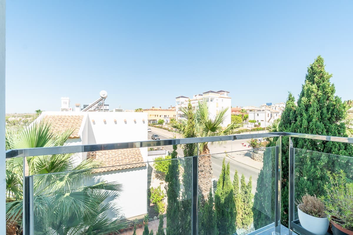 3 bed Penthouse in Villamartin - 30
