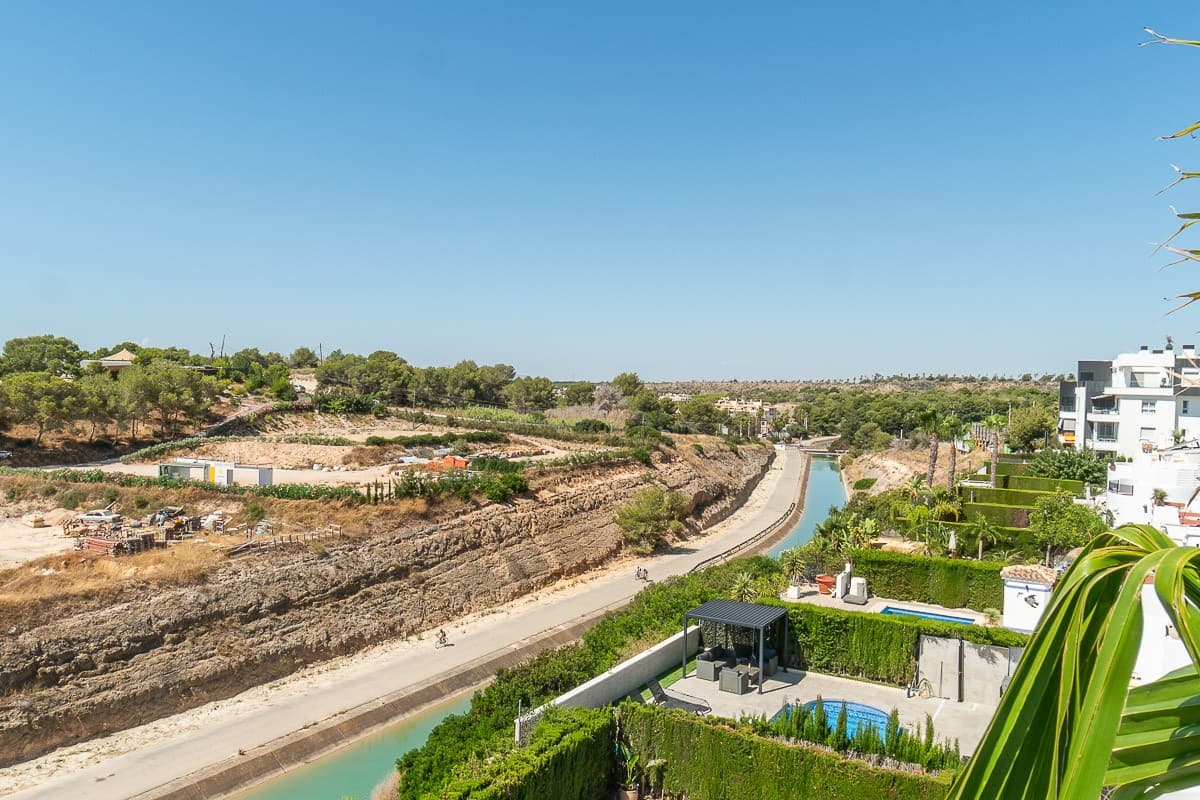 3 bed Penthouse in Villamartin - 44