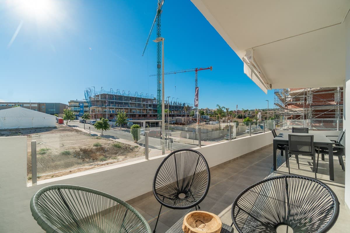 2 bed Middle Floor Apartment in San Miguel de Salinas - 2