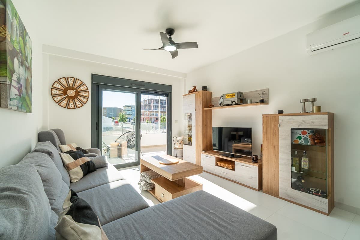 2 bed Middle Floor Apartment in San Miguel de Salinas - 3