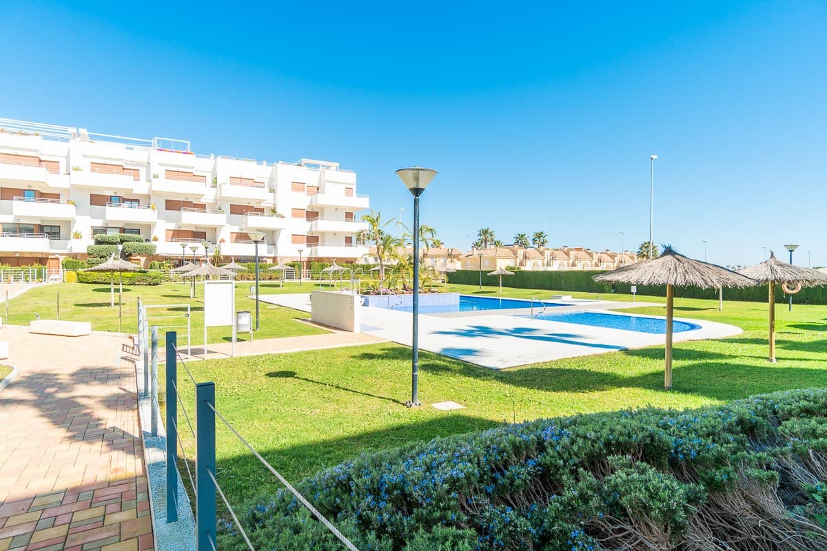 Apartamento Planta Media de 2 dormitorios en Orihuela Costa - 28