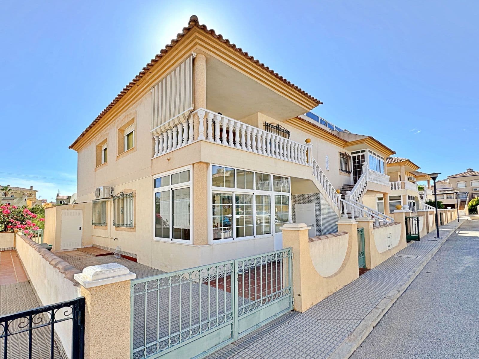 Apartamento Planta Media de 2 dormitorios en Orihuela Costa - 2