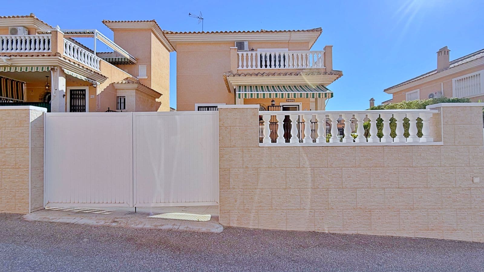 Villa - Chalet de 4 dormitorios en Orihuela - 2