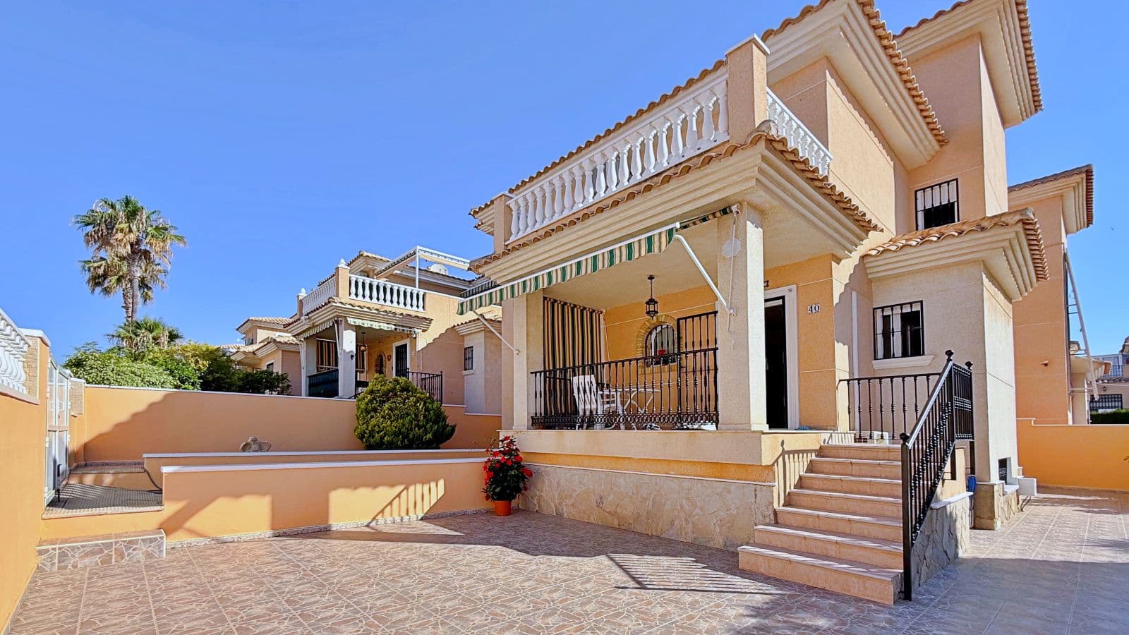 Villa - Chalet de 4 dormitorios en Orihuela - 1