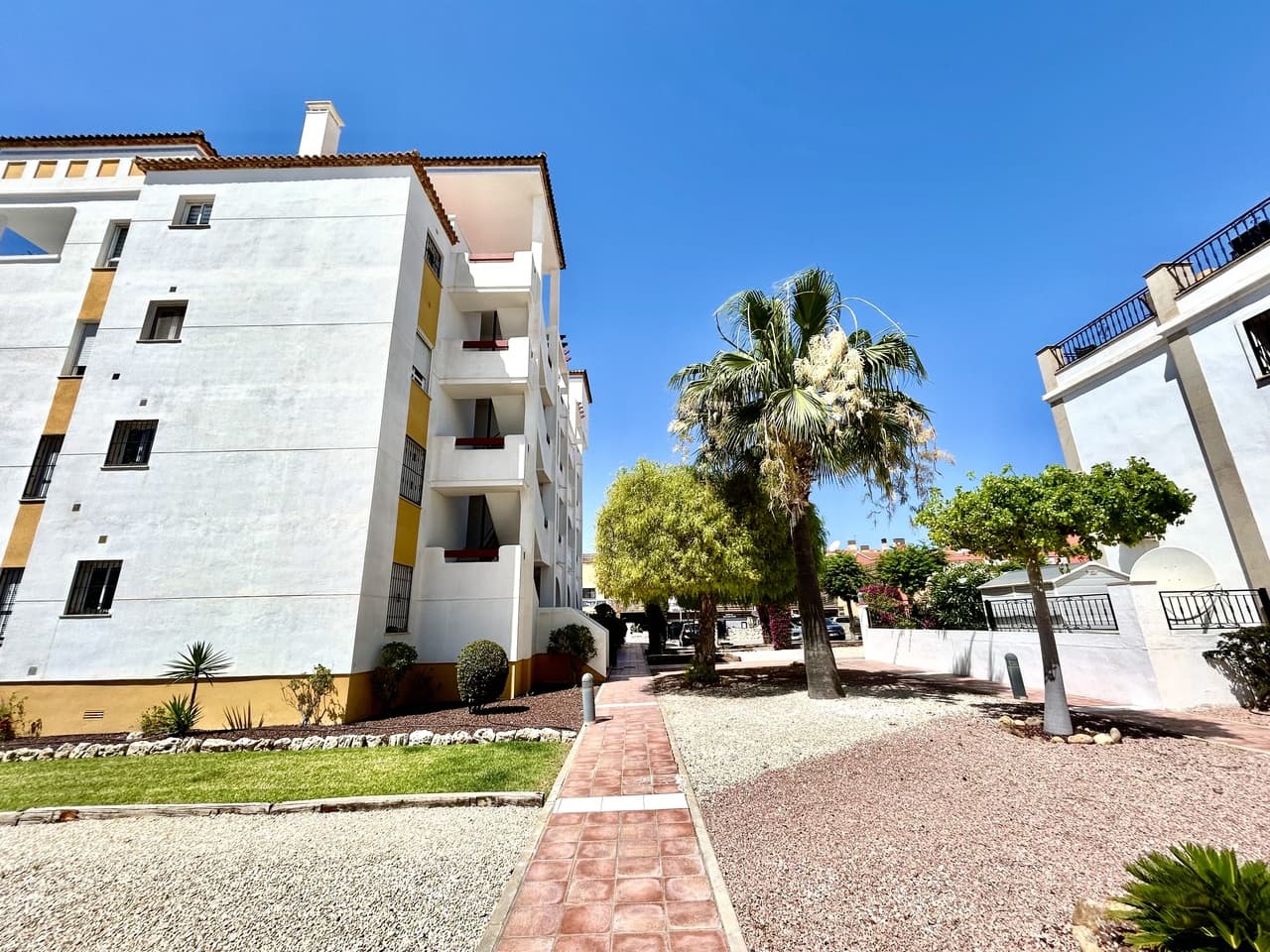 2 bed Middle Floor Apartment in Villamartin - 25