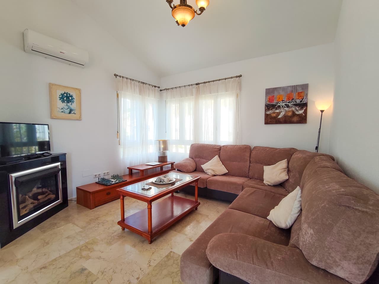 Villa - Chalet de 3 dormitorios en Villamartin - 4
