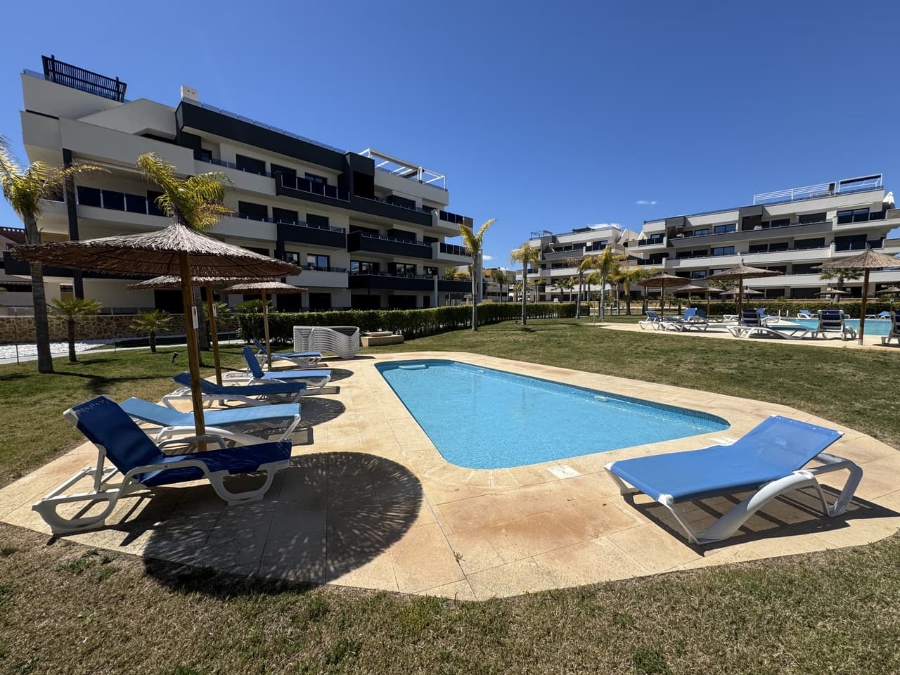 Tussenverdieping Appartement met 3 slaapkamers in Playa Flamenca - 23