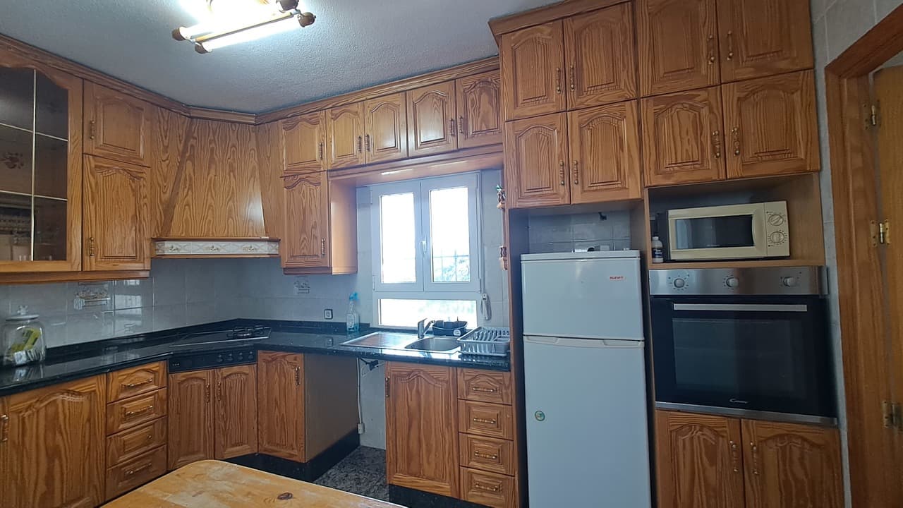 Villa - Chalet de 5 dormitorios en Villamartin - 11