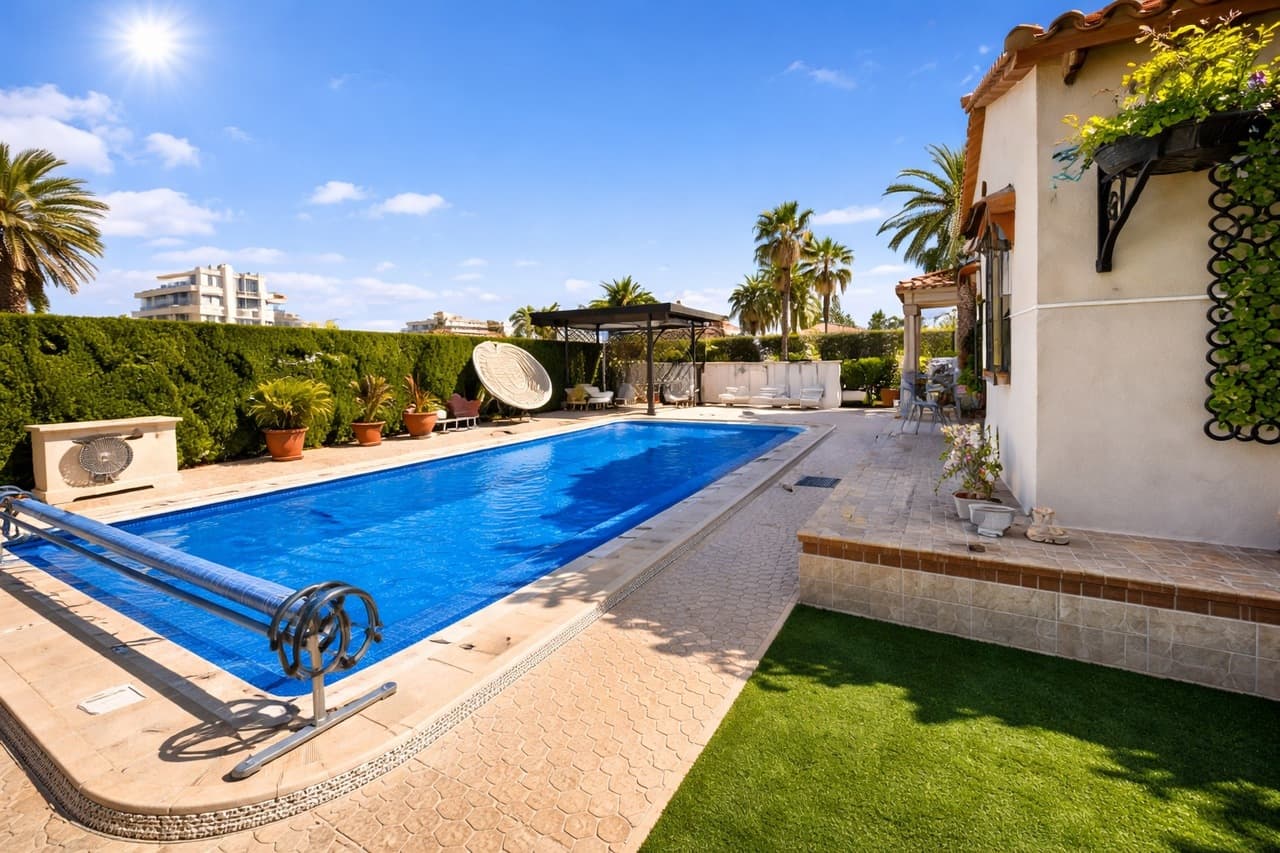 3 bed Detached Villa in Cabo Roig - 1