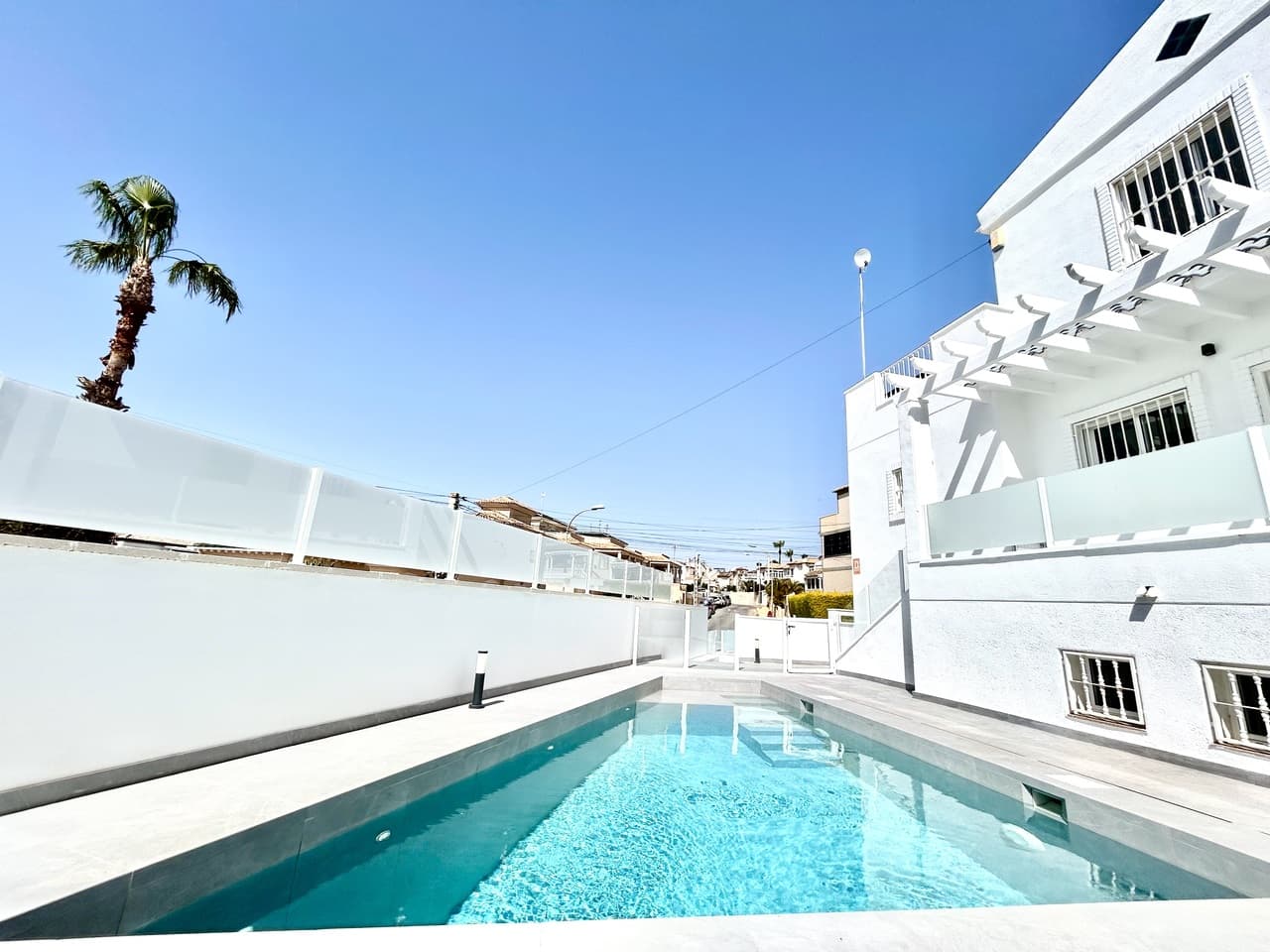 Villa - Chalet de 5 dormitorios en Villamartin - 2
