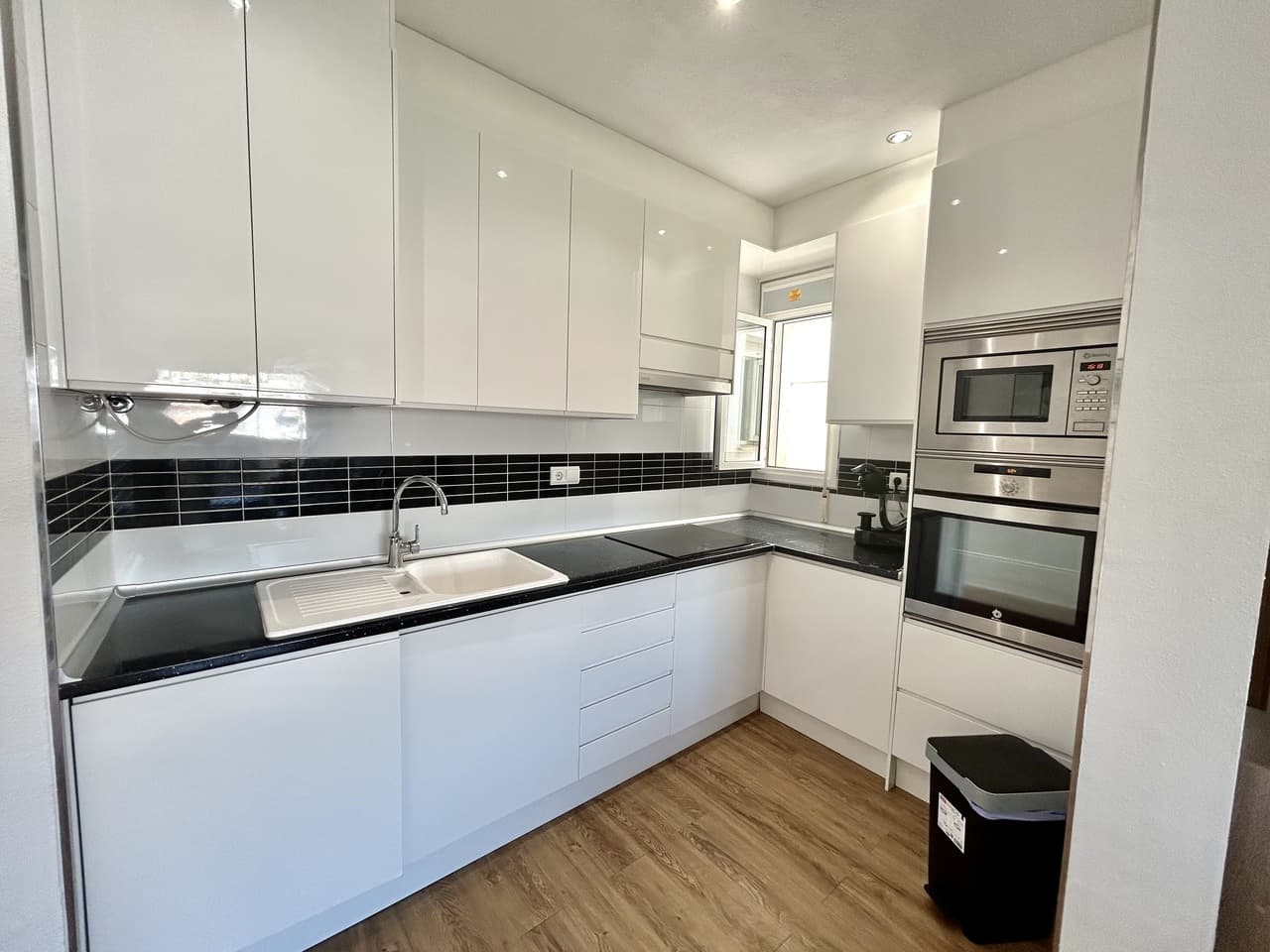 2 bed Middle Floor Apartment in Villamartin - 10