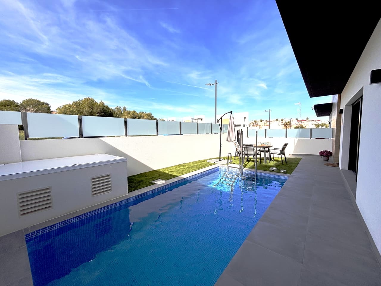 Villa - Chalet de 2 dormitorios en Villamartin - 3