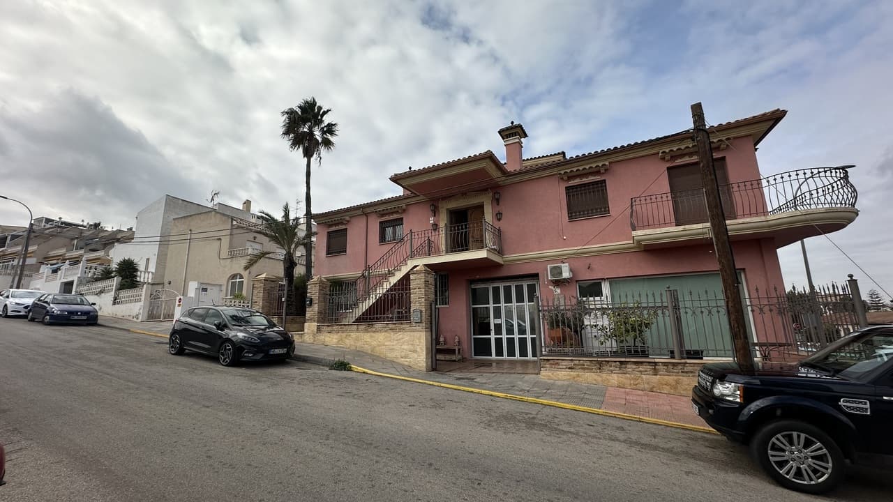 Vrijstaande Villa met 4 slaapkamers in San Miguel de Salinas - 2