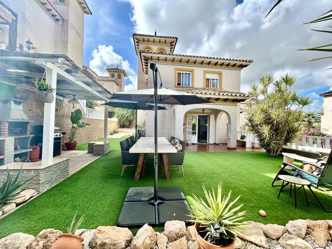 4 bed Detached Villa in Villamartin - 2