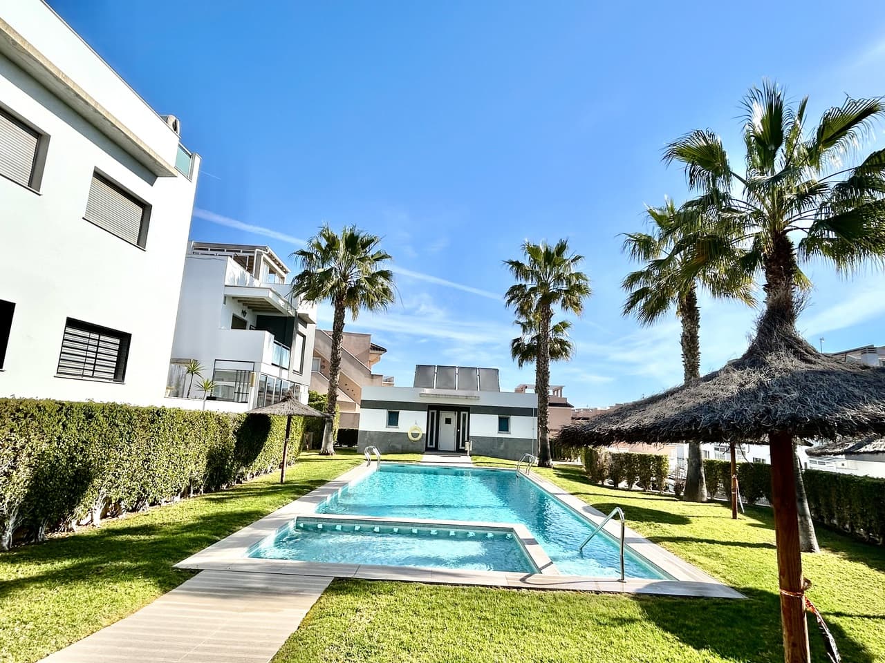 Apartamento Planta Media de 2 dormitorios en Punta Prima - 39