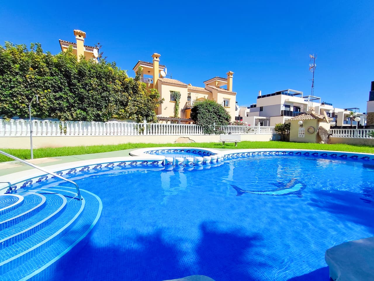 Apartamento Planta Media de 2 dormitorios en Cabo Roig - 1