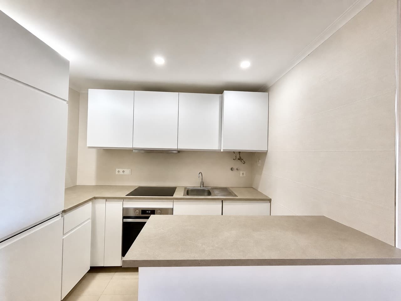 2 bed Middle Floor Apartment in Villamartin - 9