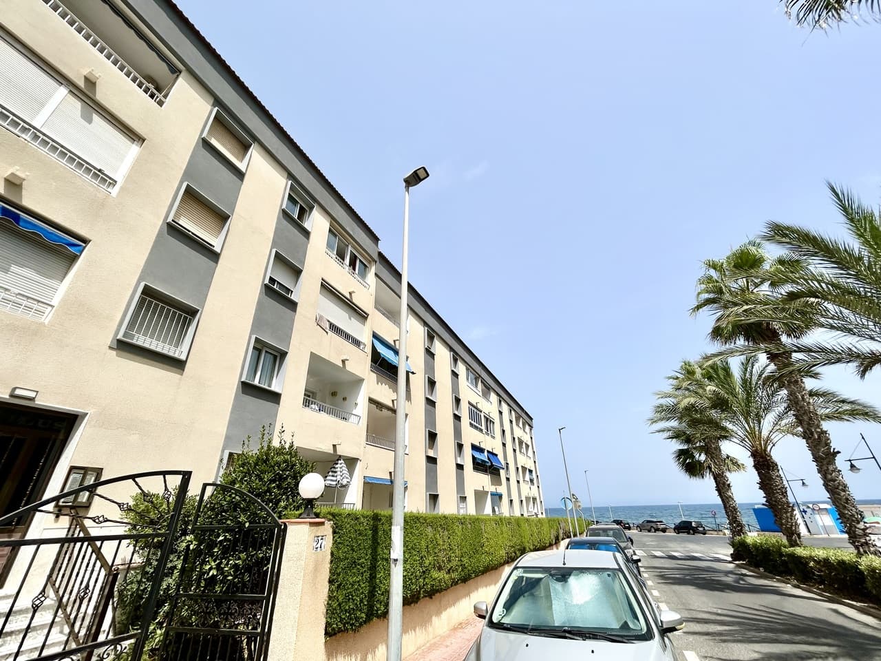 Apartamento Planta Media de 3 dormitorios en Punta Prima - 2