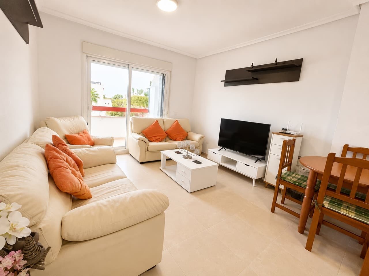 2 bed Middle Floor Apartment in Villamartin - 7