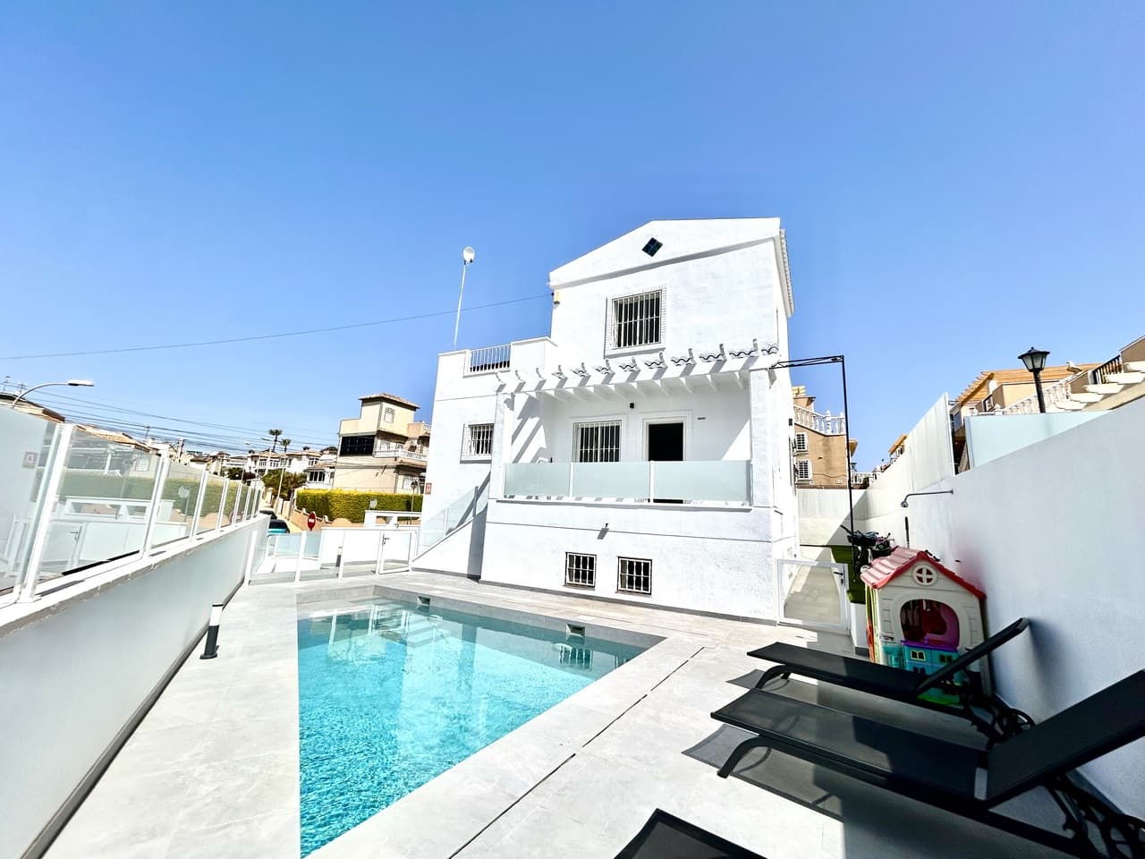 Villa - Chalet de 5 dormitorios en Villamartin - 26
