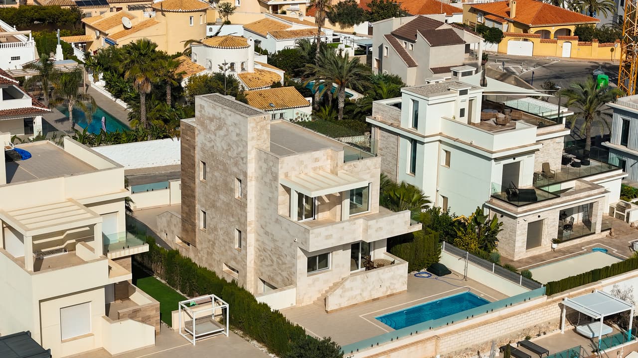 Vrijstaande Villa met 5 slaapkamers in La Zenia - 38
