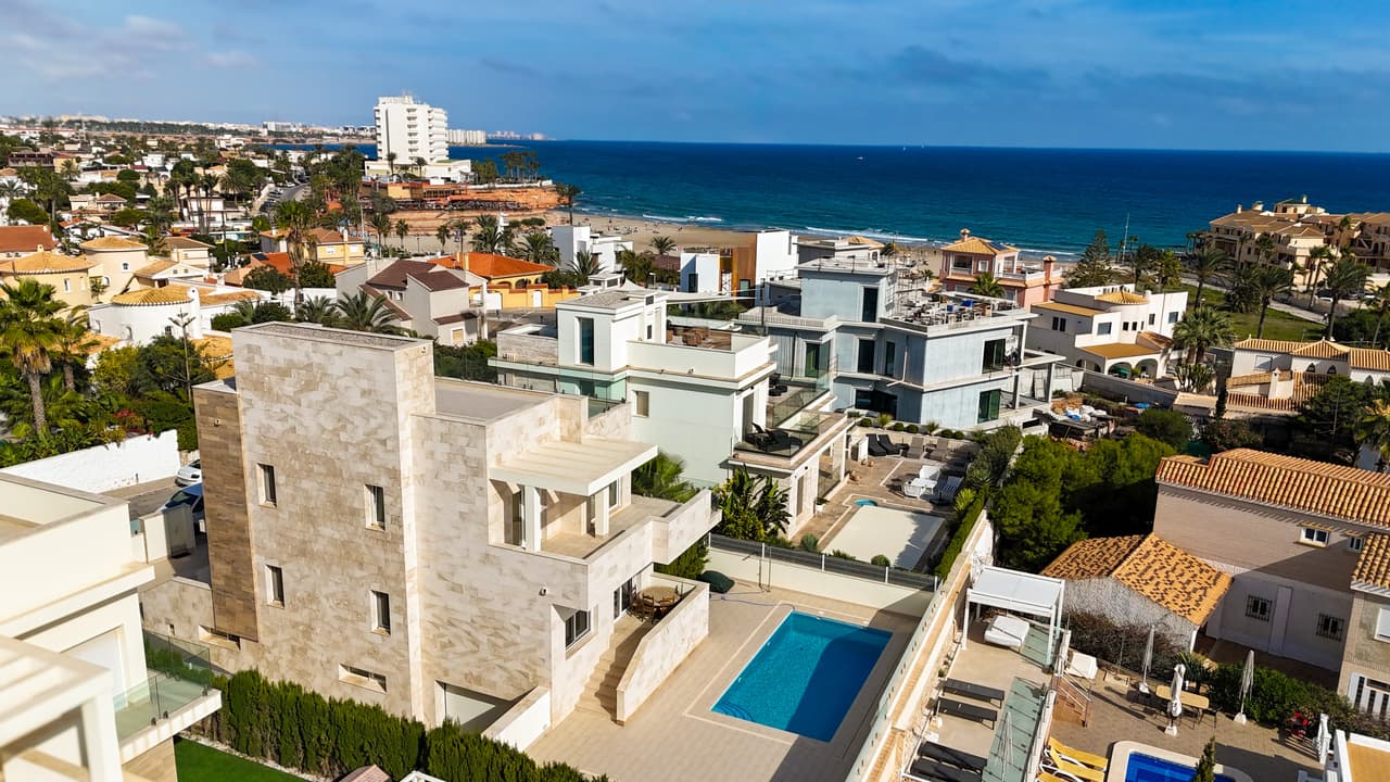 Vrijstaande Villa met 5 slaapkamers in La Zenia - 40