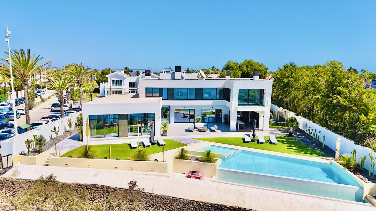 Villa - Chalet de 5 dormitorios en Cabo Roig - 1