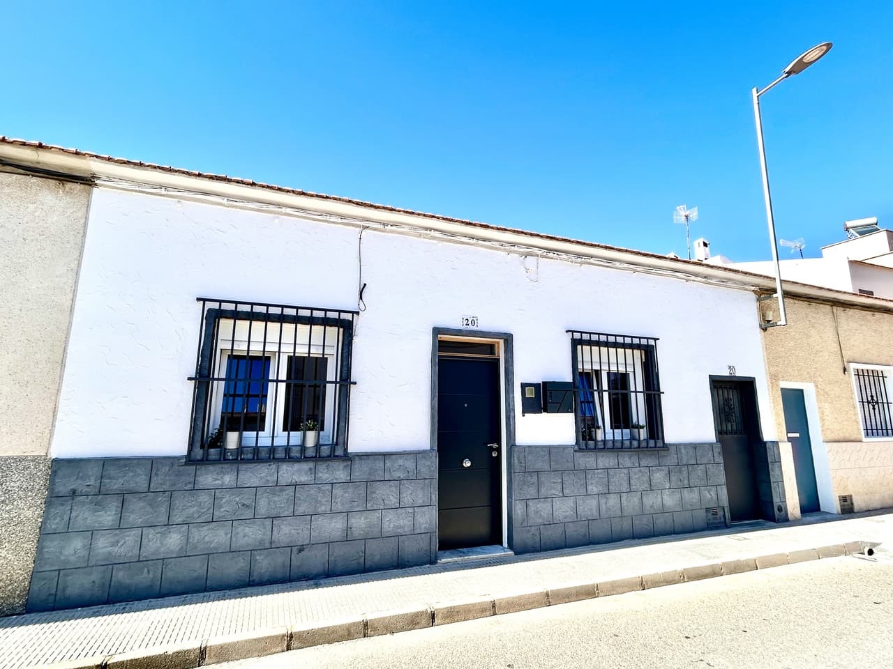 Geschakelde Woning met 4 slaapkamers in San Miguel de Salinas - 1