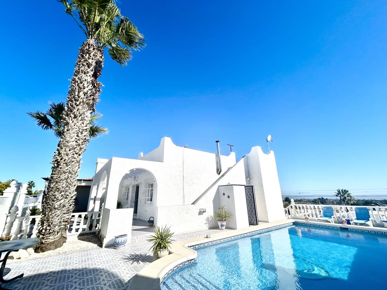 Villa - Chalet de 2 dormitorios en Villamartin - 1