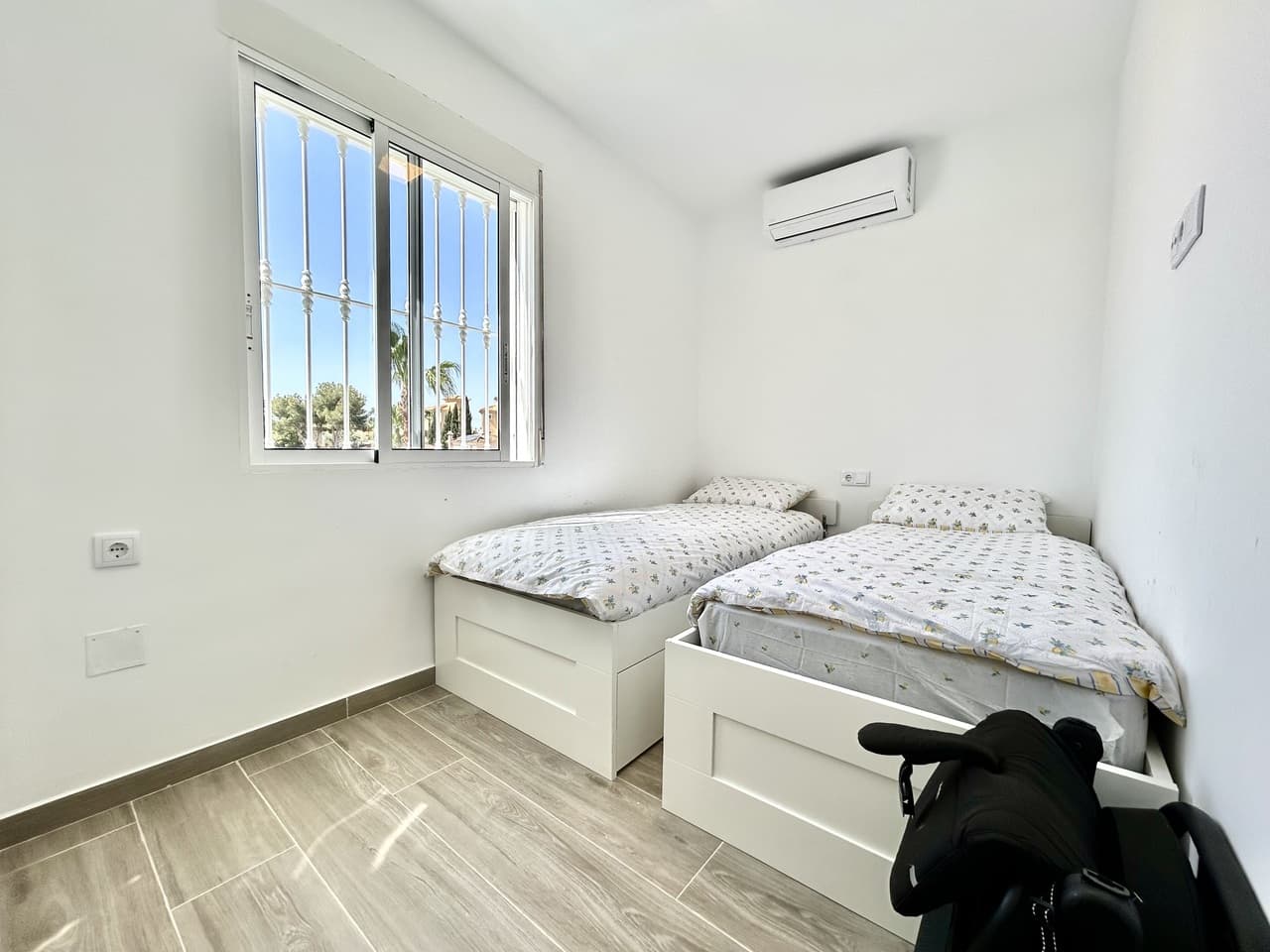 Villa - Chalet de 5 dormitorios en Villamartin - 11