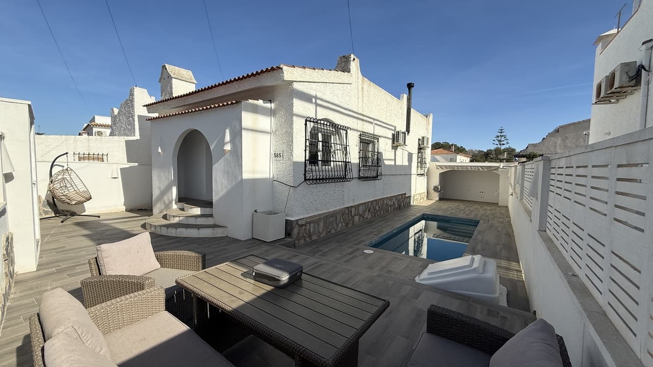 Villa - Chalet de 2 dormitorios en Villamartin - 1