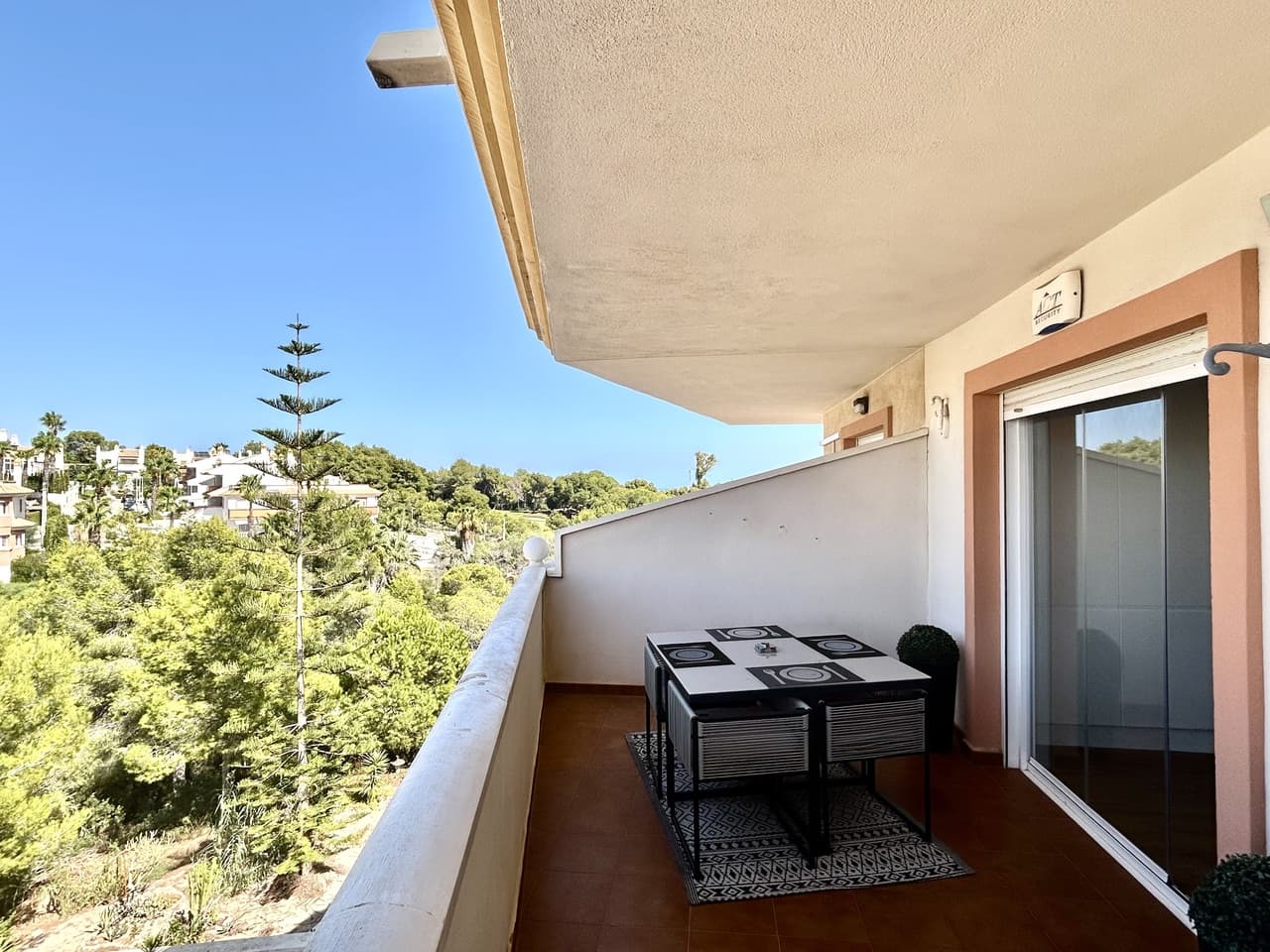 2 bed Middle Floor Apartment in Villamartin - 1