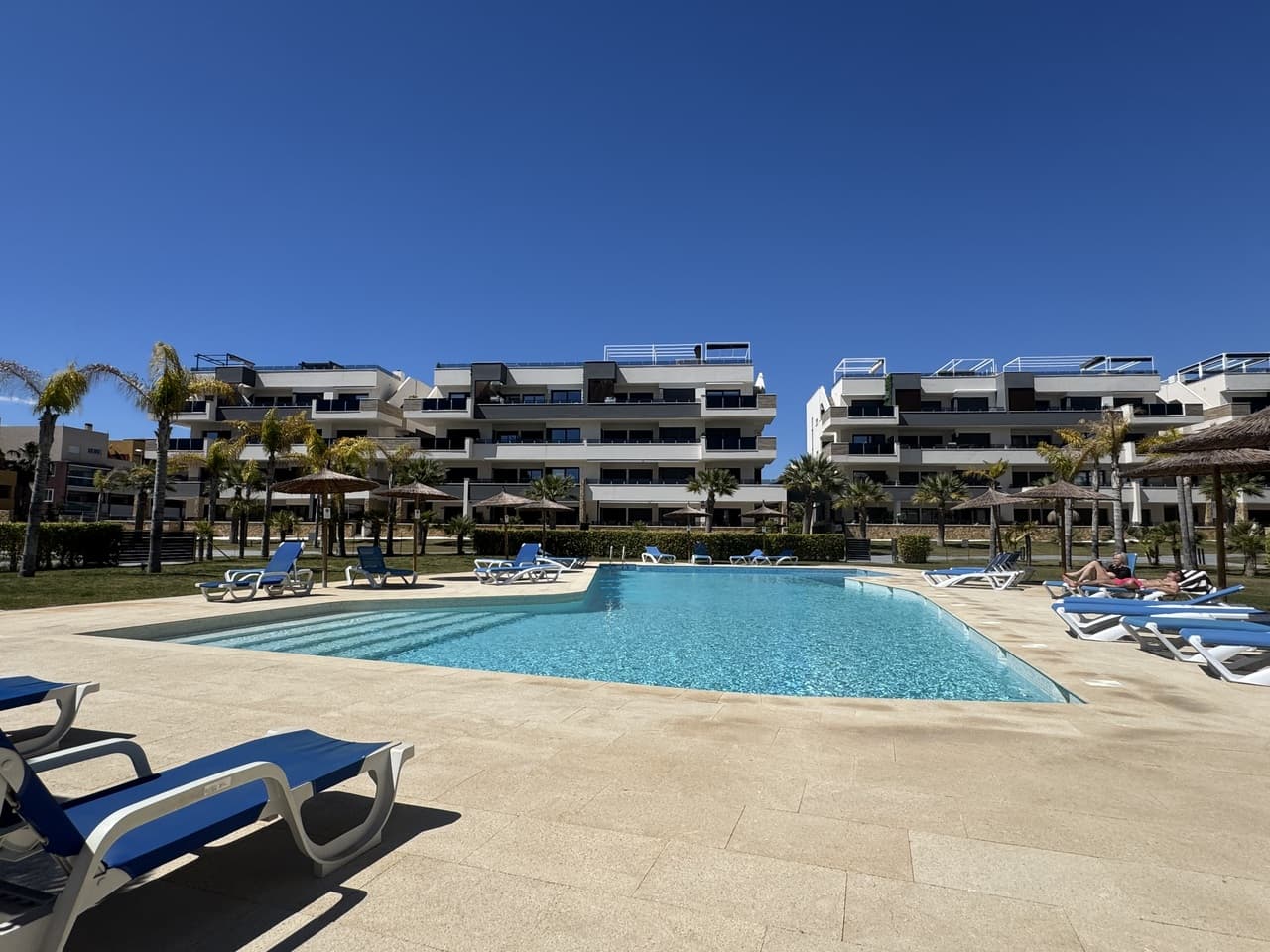 Tussenverdieping Appartement met 3 slaapkamers in Playa Flamenca - 24