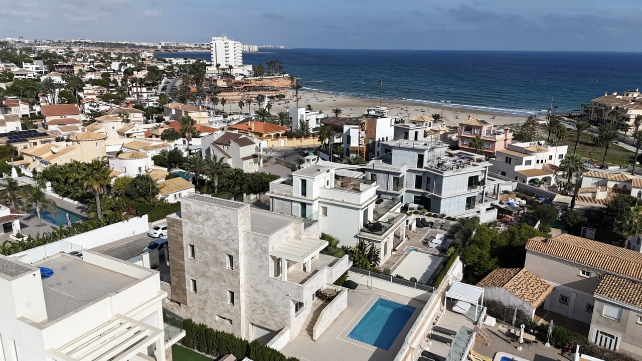 Vrijstaande Villa met 5 slaapkamers in La Zenia - 45