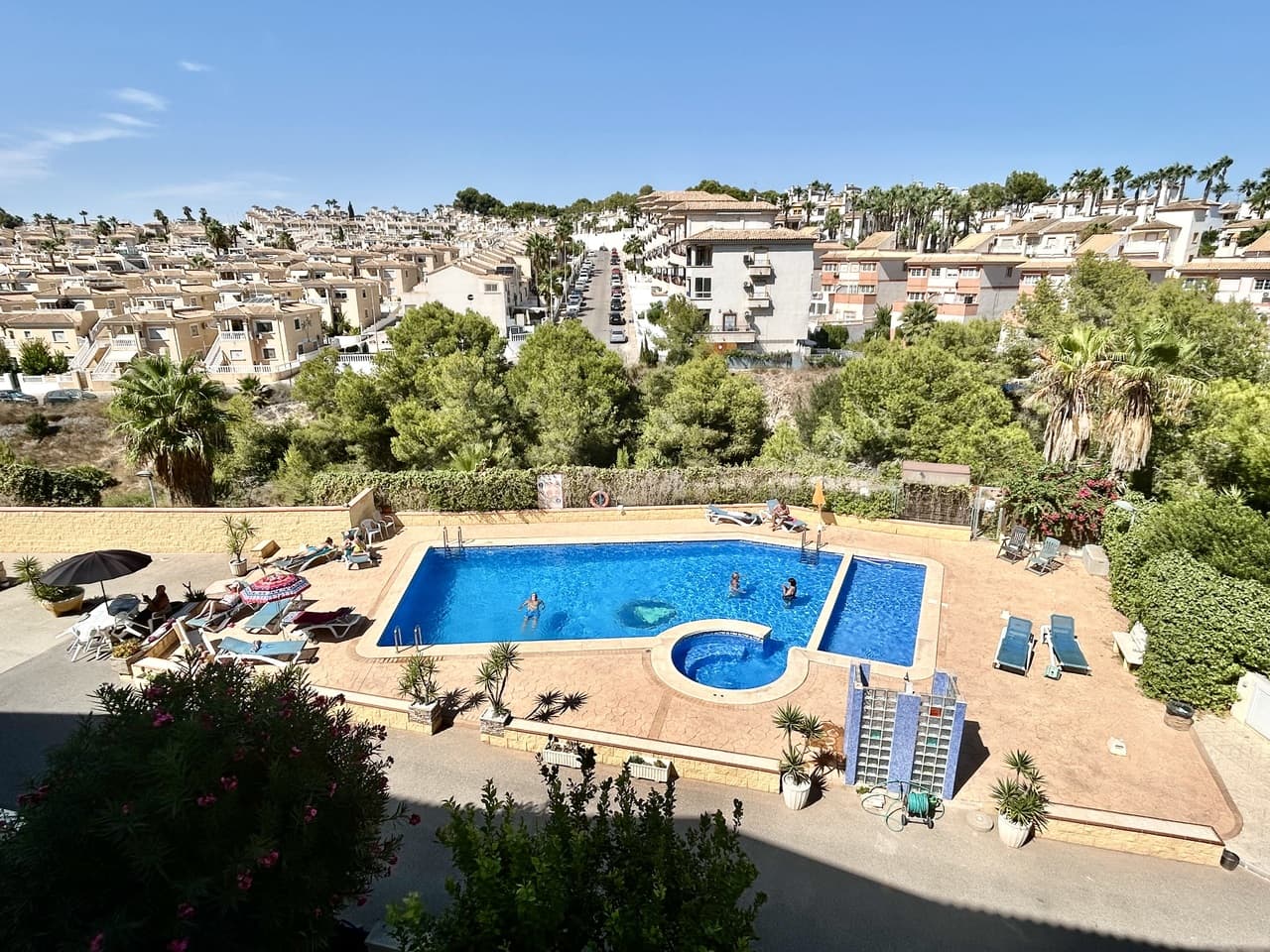 2 bed Middle Floor Apartment in Villamartin - 2