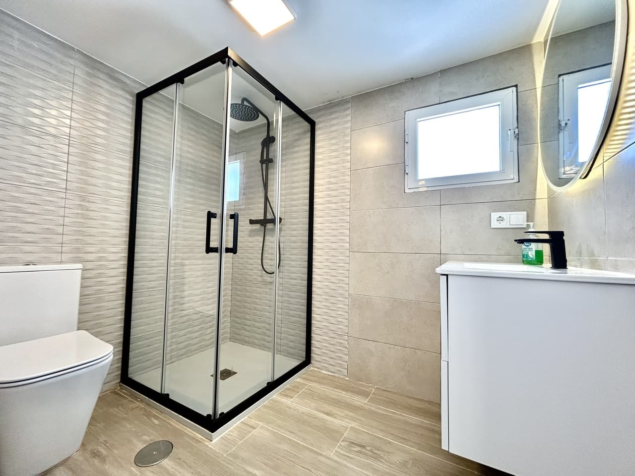 Villa - Chalet de 5 dormitorios en Villamartin - 40