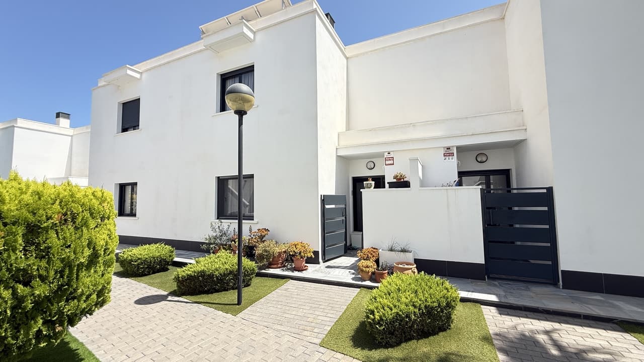 Adosada de 3 dormitorios en Cabo Roig - 1