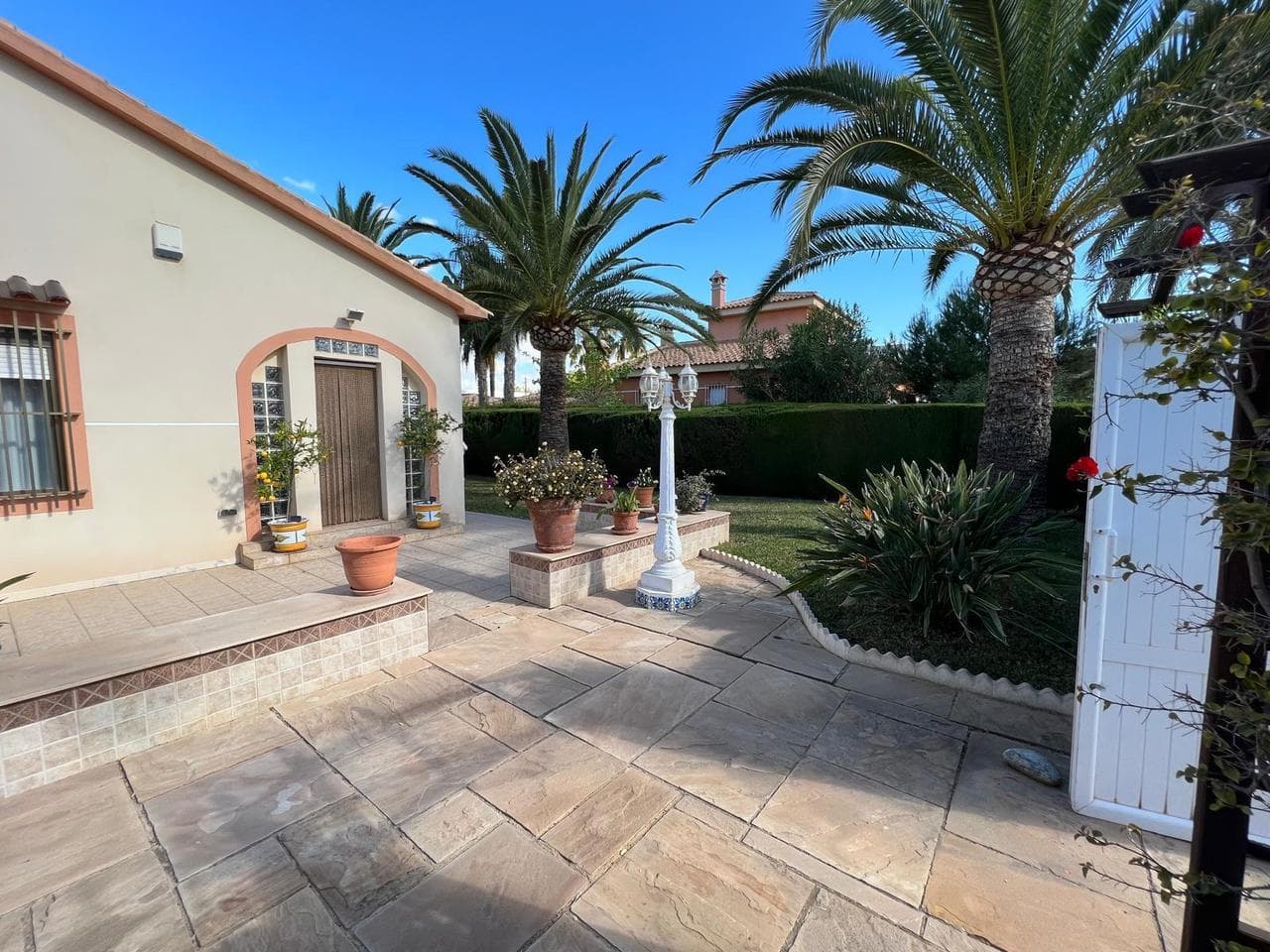 3 bed Detached Villa in Cabo Roig - 28