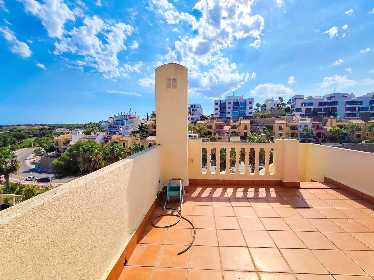 Villa - Chalet de 3 dormitorios en Villamartin - 28