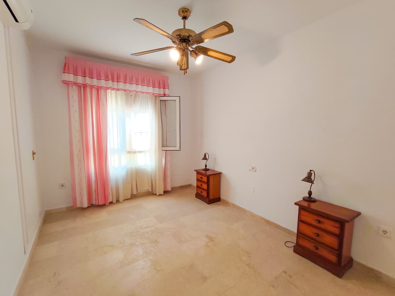 Villa - Chalet de 3 dormitorios en Villamartin - 21