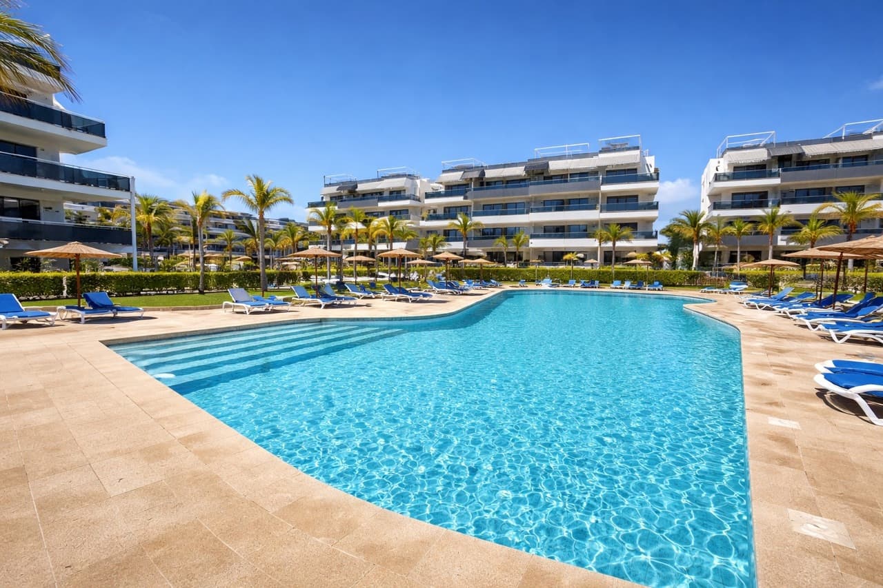 Tussenverdieping Appartement met 3 slaapkamers in Playa Flamenca - 2