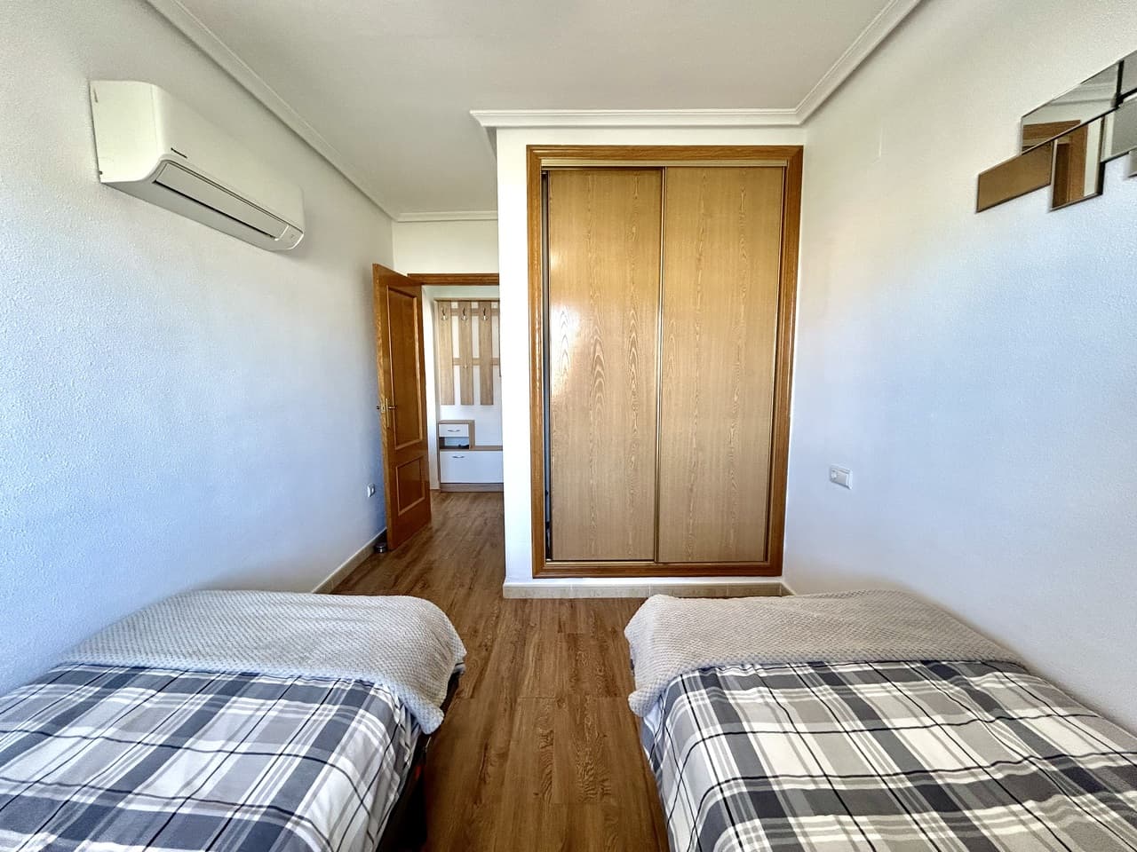 2 bed Middle Floor Apartment in Villamartin - 14